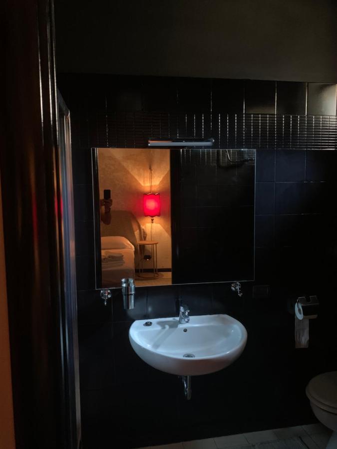 Mood-Garibaldi Apartment Павия Екстериор снимка